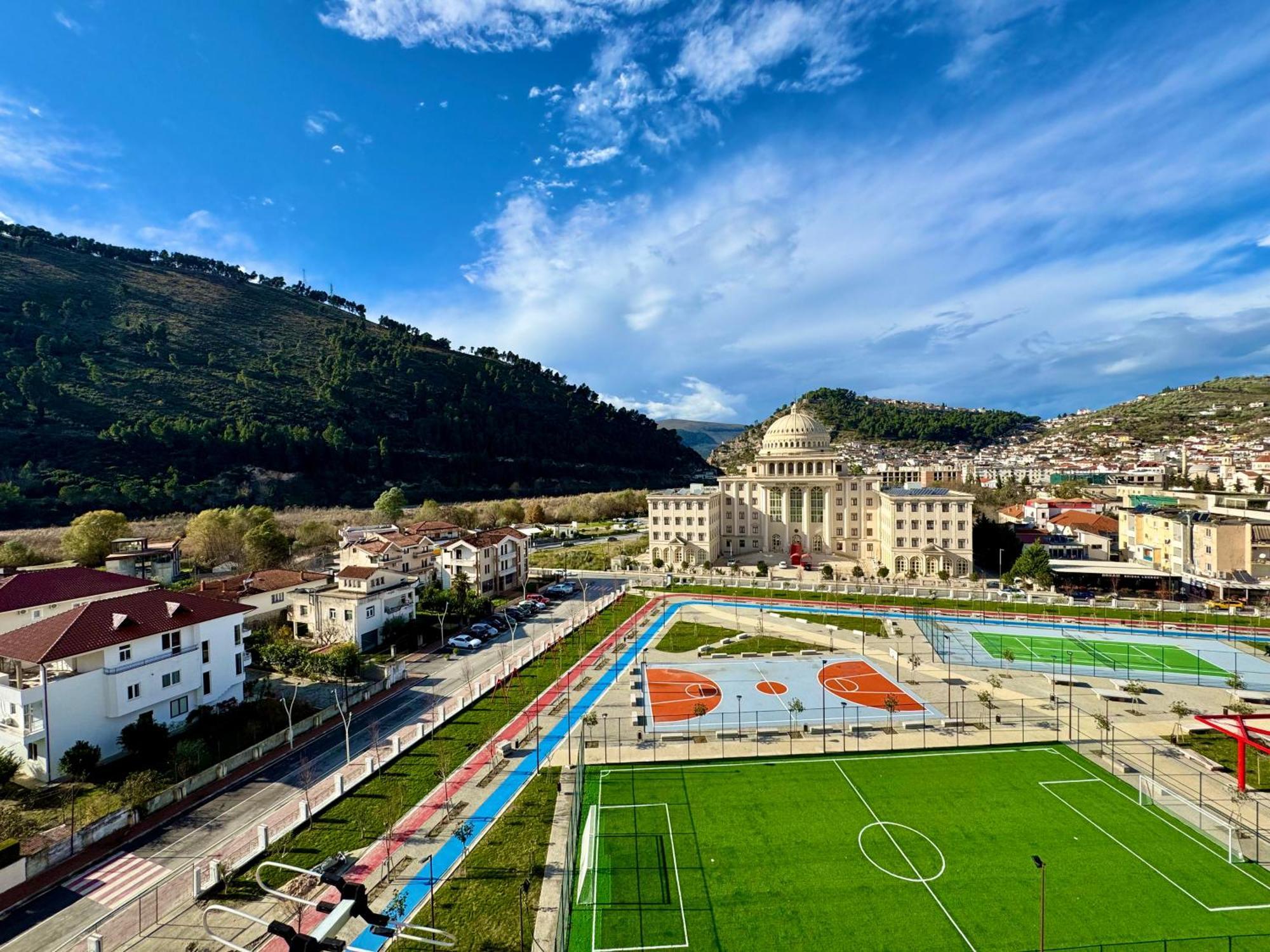 Panorama 1 *